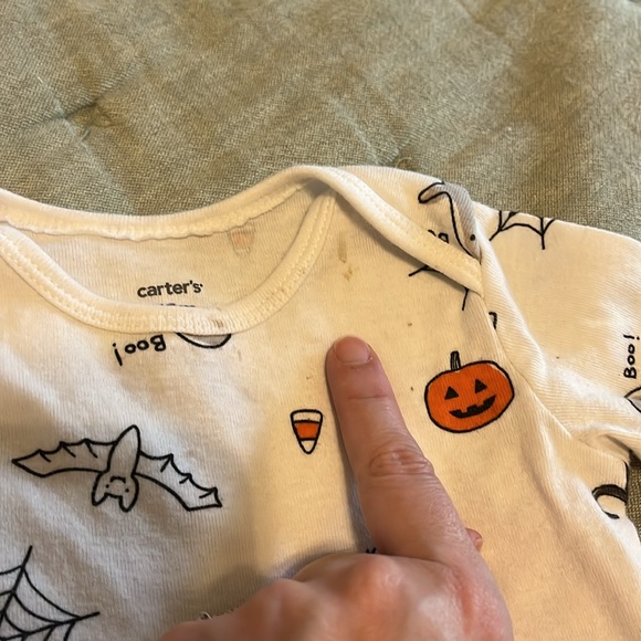 Set of two 12M Halloween long sleeve onsies - Picture 4 of 4